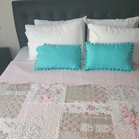 Deluxe Eleanna Apartment *