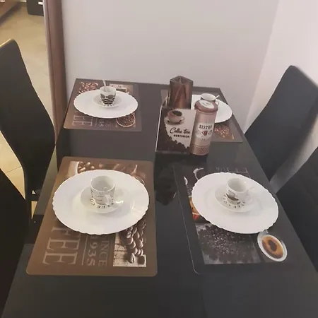 Deluxe Eleanna Apartment *