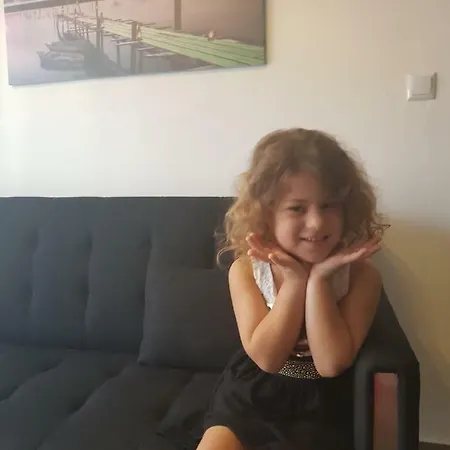Deluxe Eleanna *